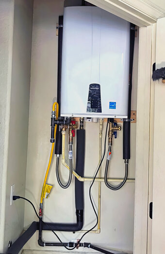 https://bayswaterhotwater.com.au/uploads/2025/06/instant-hot-water-systems-35536.jpg